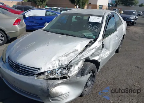 2005 Toyota Camry Le z USA, uszkodzony, nr VIN 4T1BE32K65U558165